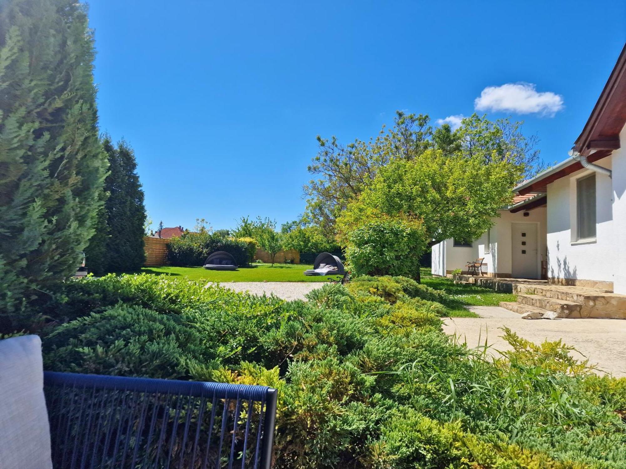 The Secret Garden - Keszthely Bed & Breakfast Bagian luar foto