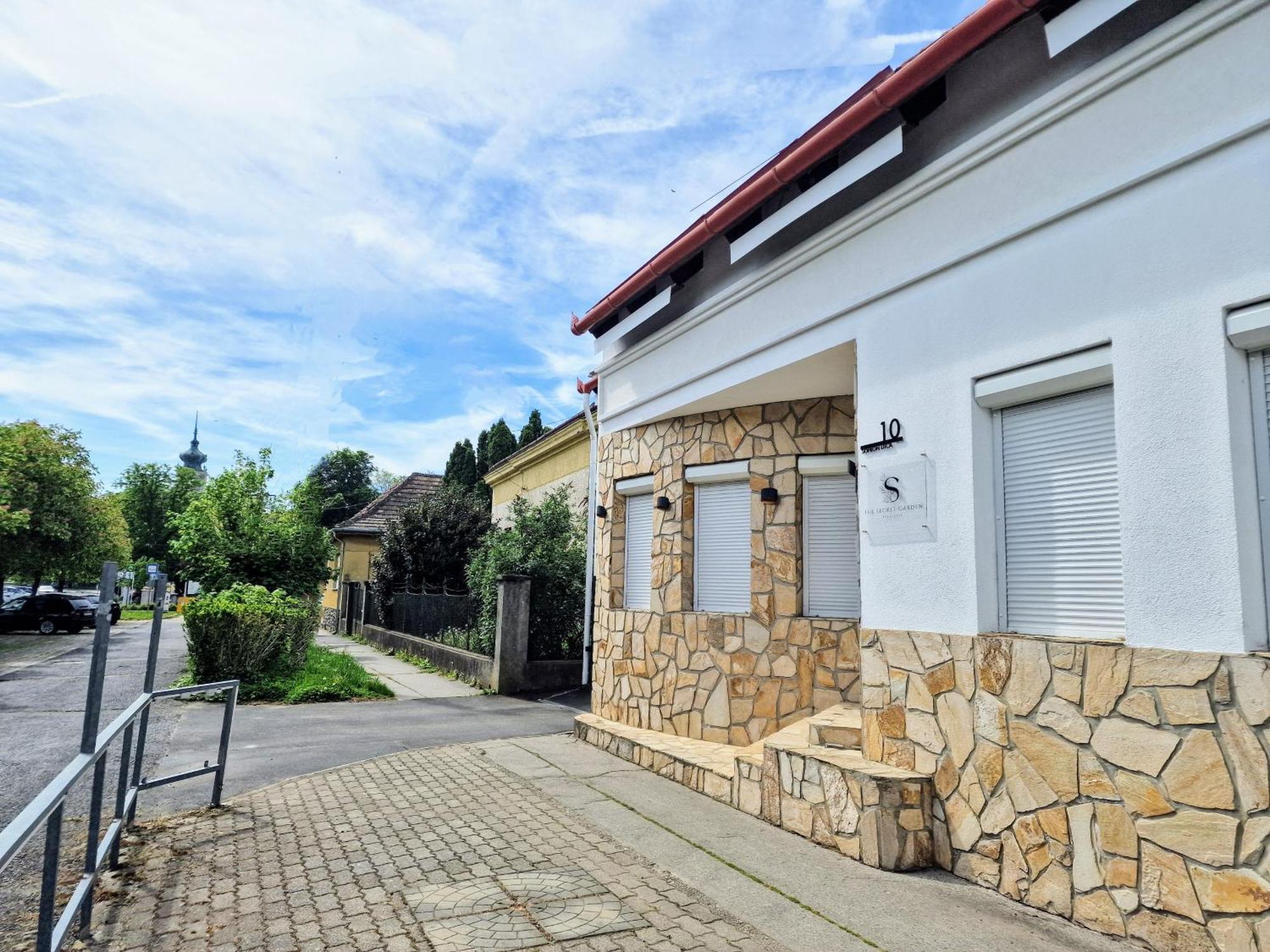The Secret Garden - Keszthely Bed & Breakfast Bagian luar foto