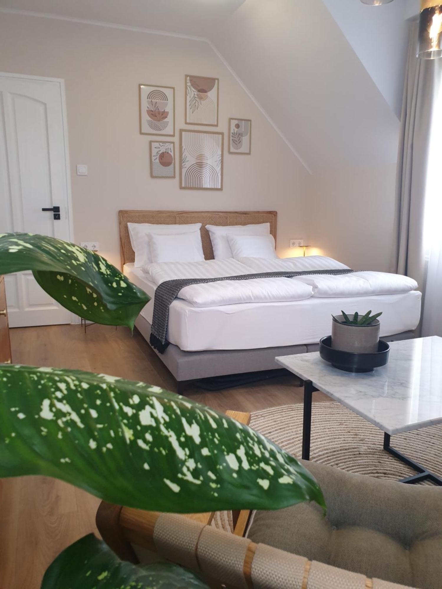 The Secret Garden - Keszthely Bed & Breakfast Bagian luar foto
