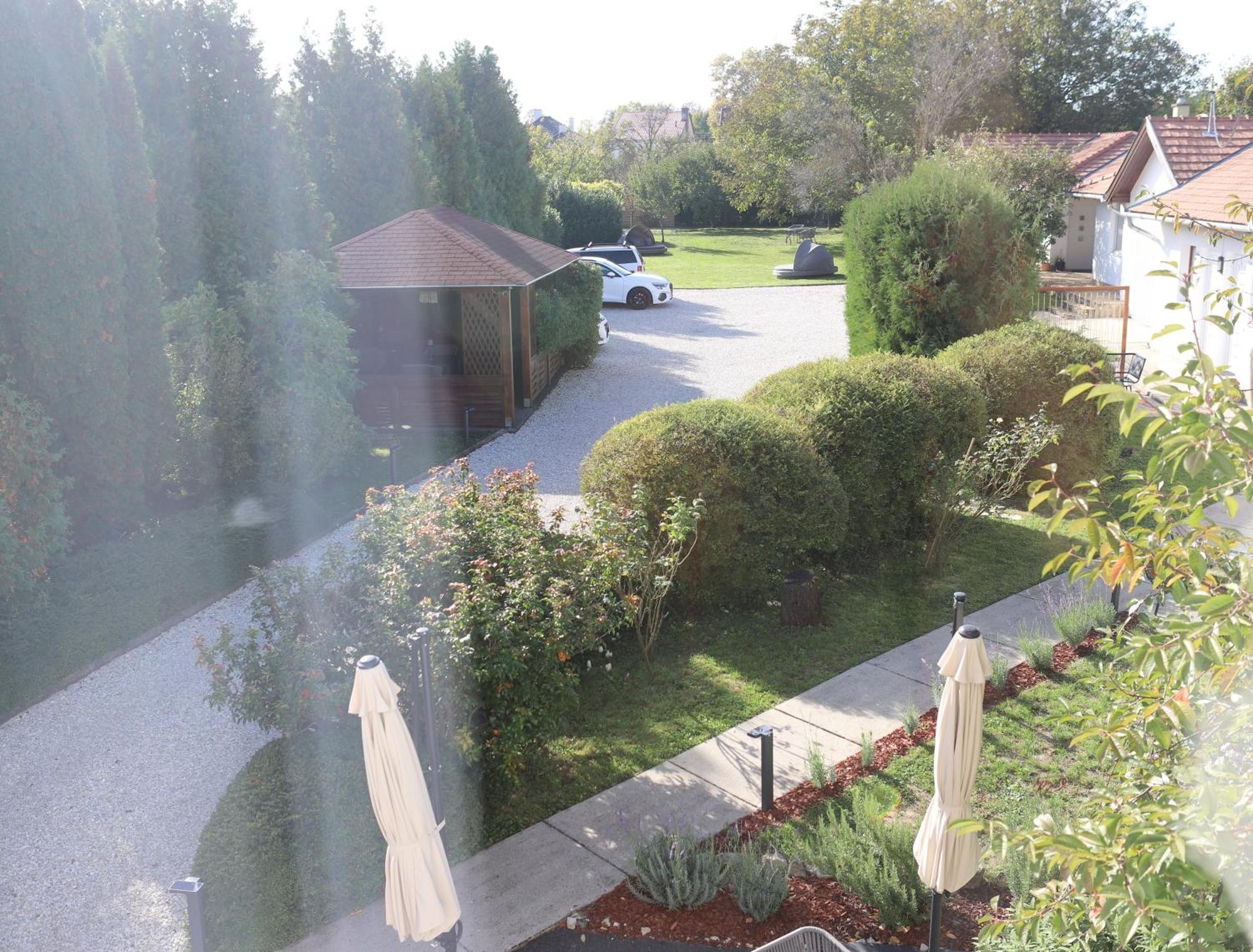 The Secret Garden - Keszthely Bed & Breakfast Bagian luar foto
